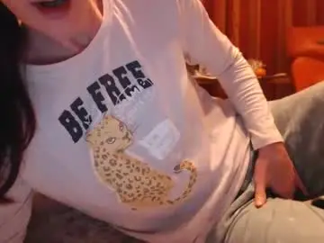 Chaturbate Live Sex Cam of andrasweetie