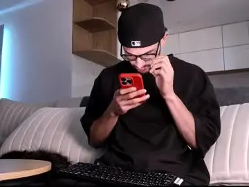 Chaturbate Free Live Porn of phantom_bigger1