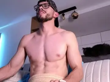 Chaturbate Best live sex cam show of phantom_bigger1