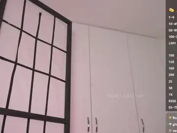 Chaturbate Sex Cam of roselinedior