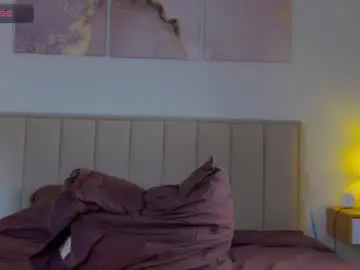 Chaturbate Live Sex Cam of emilia_noah