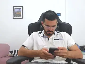 Chaturbate Live Sex Cam of alejandroo_7