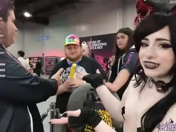 Chaturbate Live Sex Cam of crimsonkitten