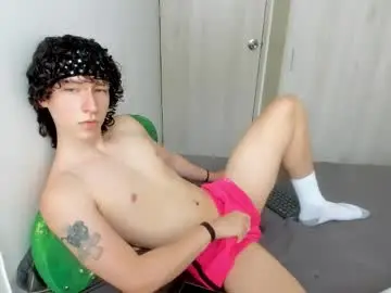 Chaturbate Live Sex Cam of curlyytwink