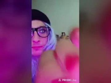 Chaturbate Live Sex Cam of snowbhunniswirl