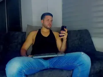 Chaturbate Best live sex cam show of dereckhardd