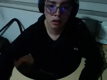 Chaturbate Live Sex Cam of powerfulzeus2