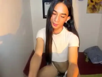 Chaturbate Live Sex Cam of y_spicyhotbella