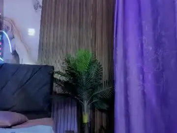 Chaturbate Live Sex Cam of kiara_tay