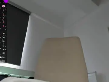 Chaturbate Live Sex Cam of laura_hills18