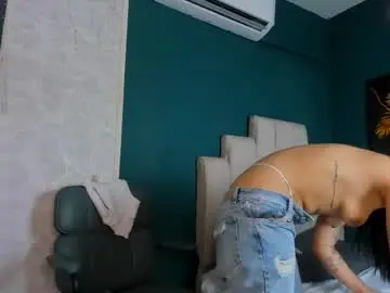 Chaturbate Watch Live Sex Cams of adriienne_