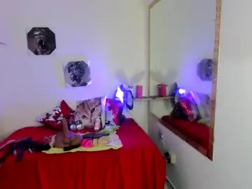 Chaturbate Live Sex Cam of dulce_luna_small