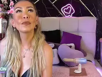 Chaturbate Adult Webcams of evelynagrey