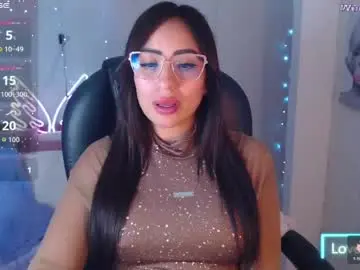 Chaturbate Live Sex Cam of paulina_galvis2700