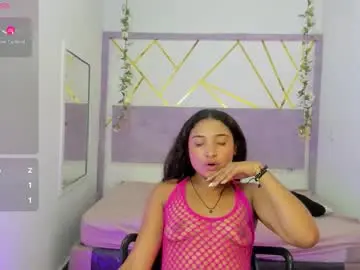 Chaturbate Nude Webcam of bellasky4