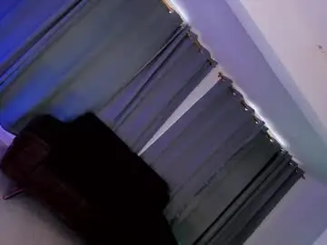 Chaturbate Live Sex Cam of gatitavenecis1