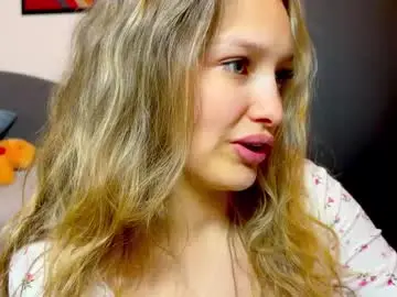 Chaturbate Live Sex Cam of mileyy_cute