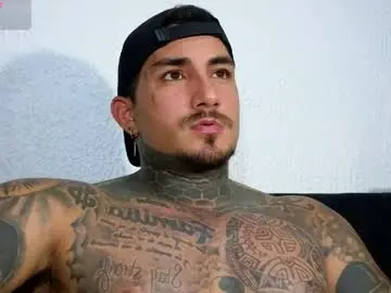 Chaturbate Live Sex Cam of twonaugthy77