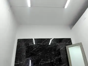 Chaturbate Live Sex Cam of maddie_01