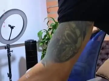 Chaturbate Live Sex Cam of dylanstonne1