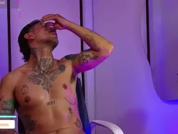 Chaturbate Live Sex Cam of dylanstonne1