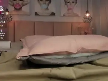Chaturbate Live Sex Cam of emma_petite4u