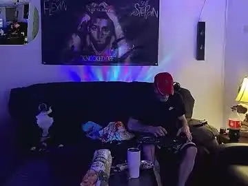 Chaturbate Live Sex Cam of canadaguuy78