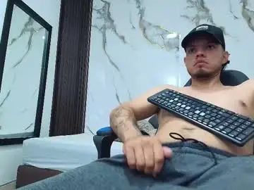 Chaturbate Live Sex Cam of enzo_turner