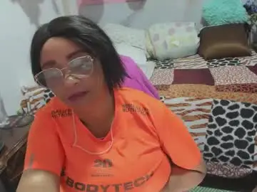 Chaturbate Live Sex Cam of mrs_mommy