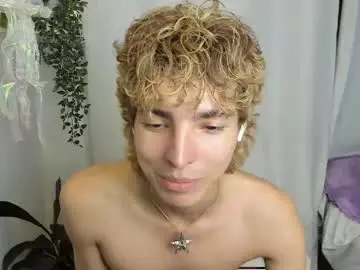 Chaturbate Live Sex Cam of santy_kitty