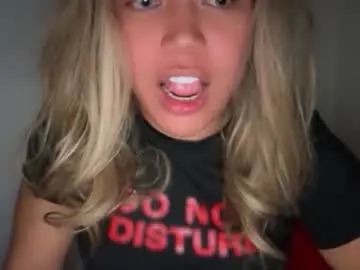 Chaturbate Live Sex Cam of emmawatsoons