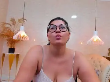 Chaturbate Nude Webcam of mia_curvyy