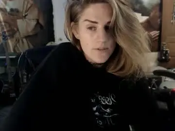 Chaturbate Live Sex Cam of katiecutie_5