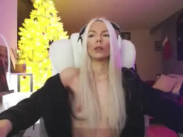 Chaturbate Live Sex Cam of tinykylie