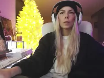 Chaturbate Live Sex Cam of tinykylie