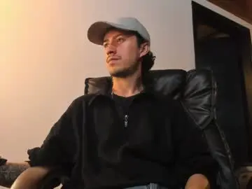 Chaturbate Sex Chat of adrianwilliams_