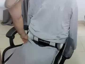 Chaturbate Live Sex Cam of andres180950734