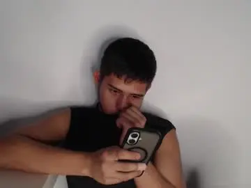 Chaturbate Live Sex Cam of harold_18_