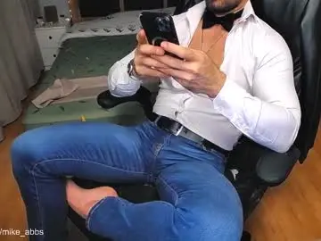 Chaturbate Live Sex Cam of mikestrip