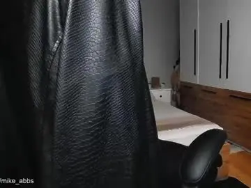 Chaturbate Live Sex Cam of mikestrip