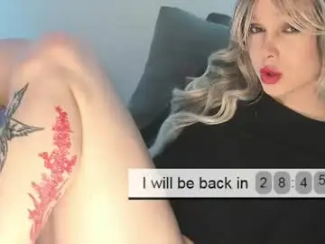 Chaturbate Live Sex Cam of roxydreamgirl