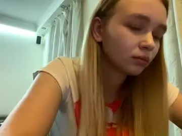 Chaturbate Live Sex Cam of cherryleija