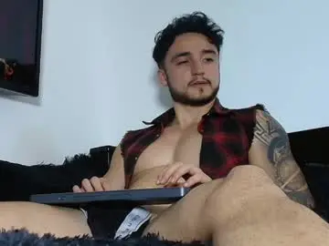 Chaturbate Live Sex Cam of latinboyvip_