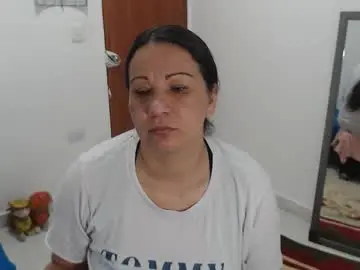 Chaturbate Nude Webcam of laura_foxx2379