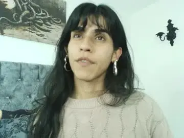 Chaturbate Live Sex Cam of bella_poisonous