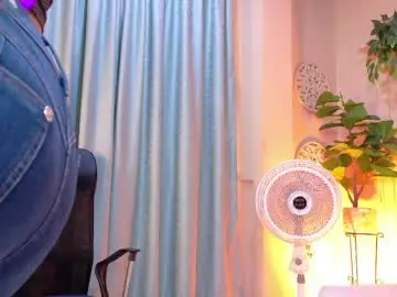 Chaturbate Live Sex Cam of chloerossee