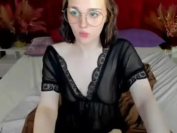 Chaturbate Live Sex Cam of emily_hil11