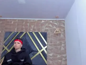 Chaturbate Live Sex Cam of ian_castillo_