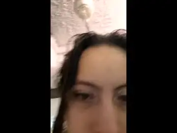 Chaturbate Nude Webcam of amelierose1