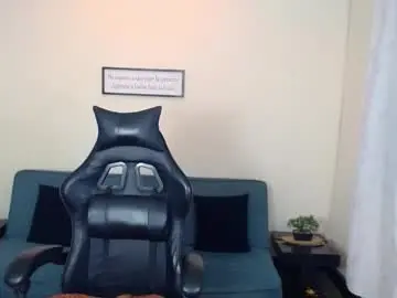 Chaturbate Free Porn Cam of miiloo18